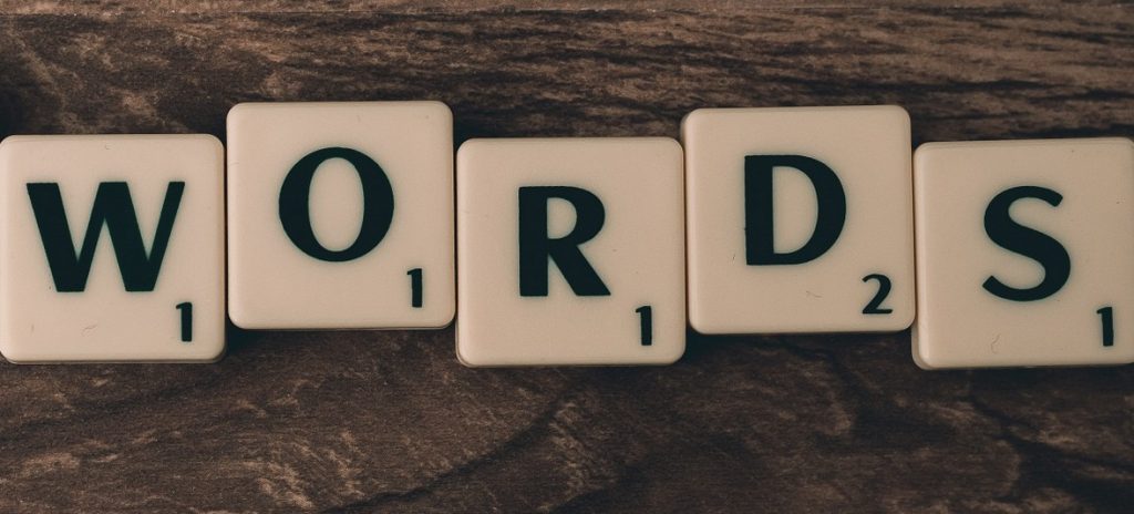 menulis artikel dengan panjang 1000 kata untuk menunjang halaman pertama mesin pencarian