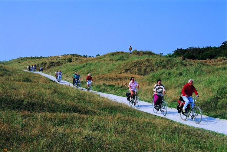 Jalanan di pulau Schiermonnikoog via http://www.denhelderkustdezee.nl