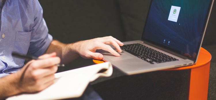 Mengatur Keuangan Rumah Tangga 