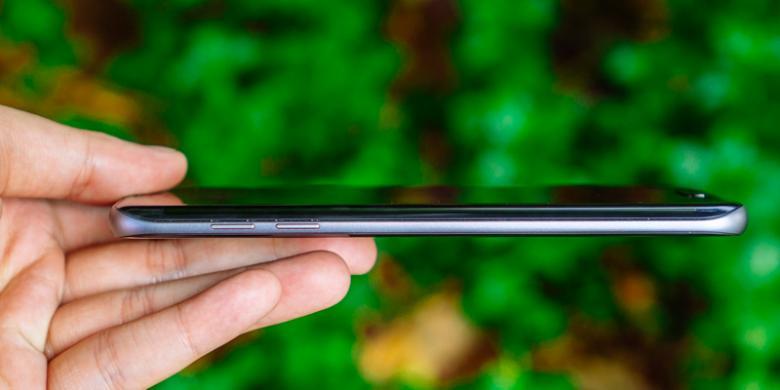 Sisi Kiri Galaxy S7 Edge ( Foto : Oky Yusuf/Kompas.com)