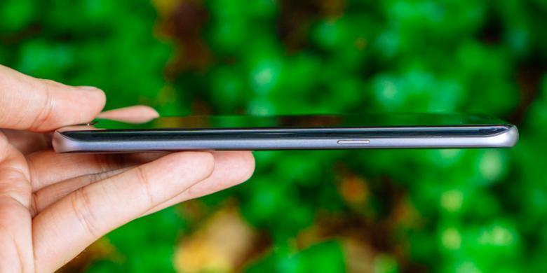 Sisi Kanan Galaxy S7 Edge( Foto : Oky Yusuf/Kompas.com)