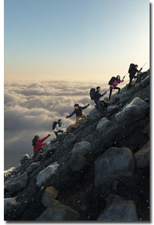 Mitos Ketika Mendaki Gunung