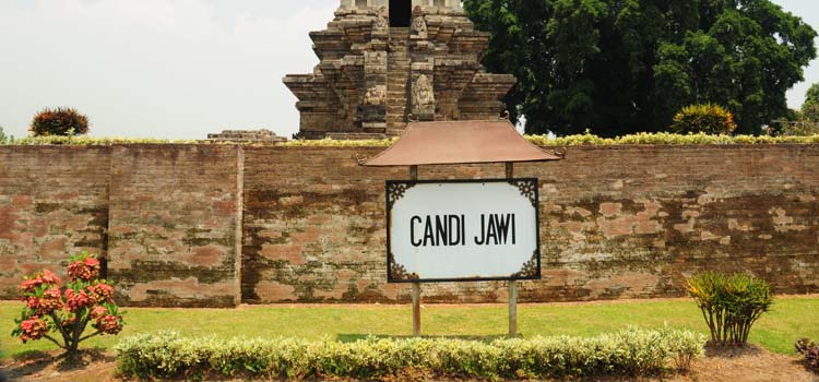 Berlibur di Candi Jawi