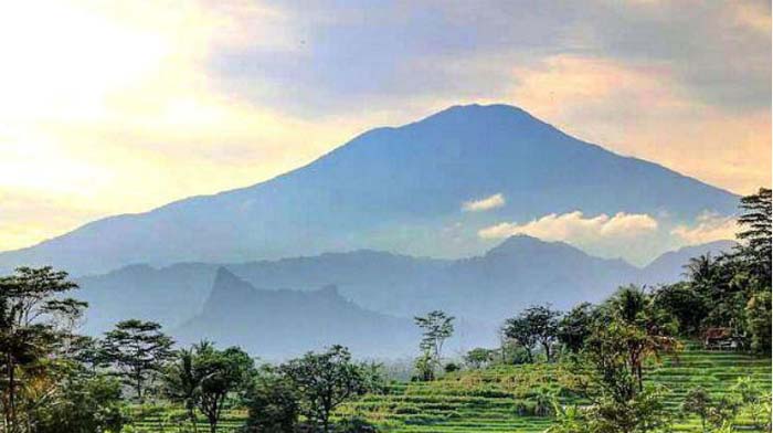 gunung untuk pendakian
