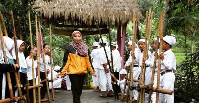 Warga kampung adat jalawastu