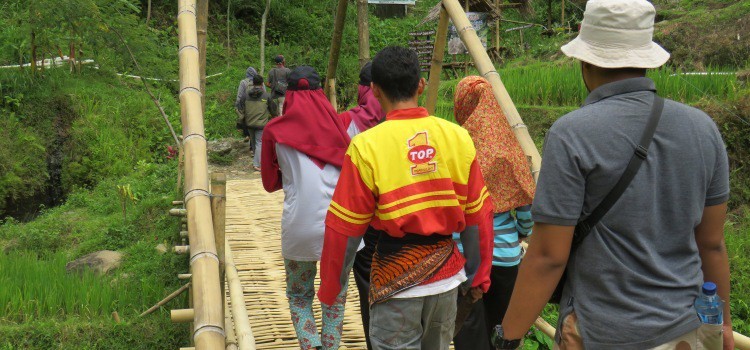 air terjun dong aron