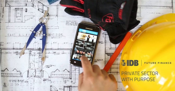 menggunakan smartphone