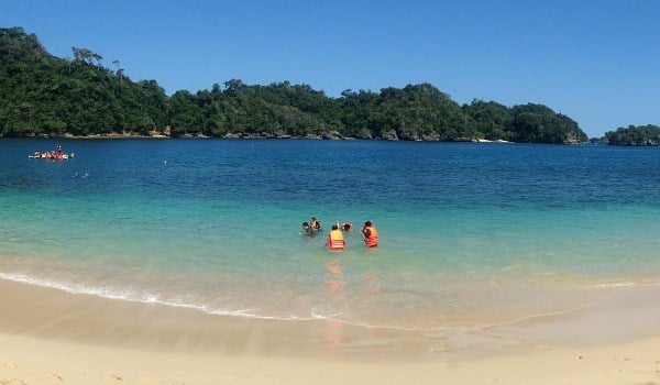 Pantai Tiga Warna, Wisata Pantai Tiga Warna, Tempat Pantai Tiga Warna