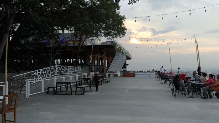 Mountain Breeze Batu Kincir Resto