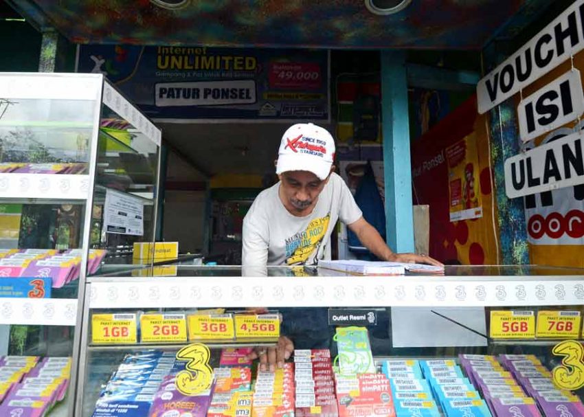 Dampak Aturan Registrasi Kartu SIM