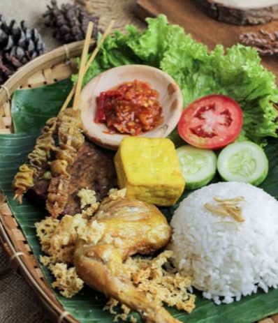 Menu resto taman kardus