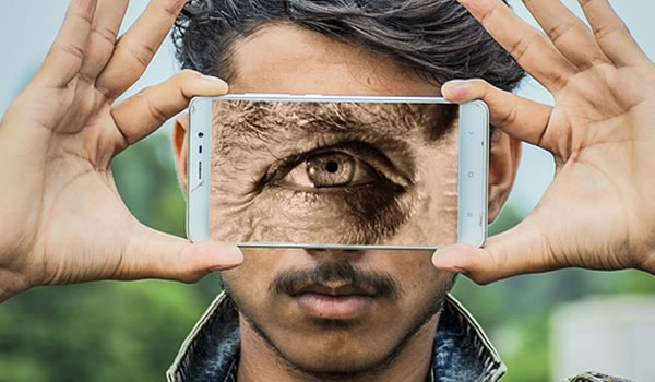 8 Cara Mengurangi Bahaya Radiasi Ponsel