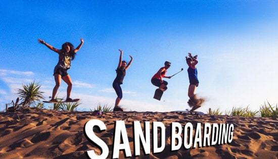Olahraga Sandboarding Di Gumuk Pasir Parangtritis