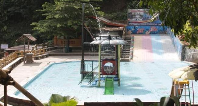 air terjun jumog karanganyar