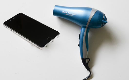 Atasi Ponsel Tercebur Air