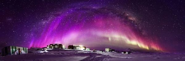 Aurora Australis Taken by Liu Yang on September 8, 2015 @ Chinese Antarctic Zhongshan Station, Antarctica. Via SpaceWeatherGallery.com