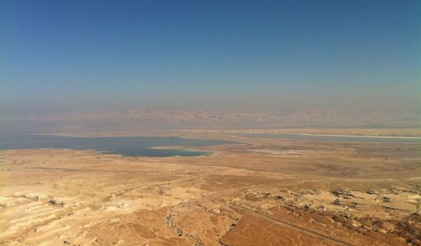 Laut Mati, di perbatasan Yordania dan Israel