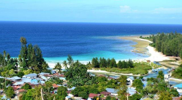 pantai terindah di maluku - pantai jikumerasa
