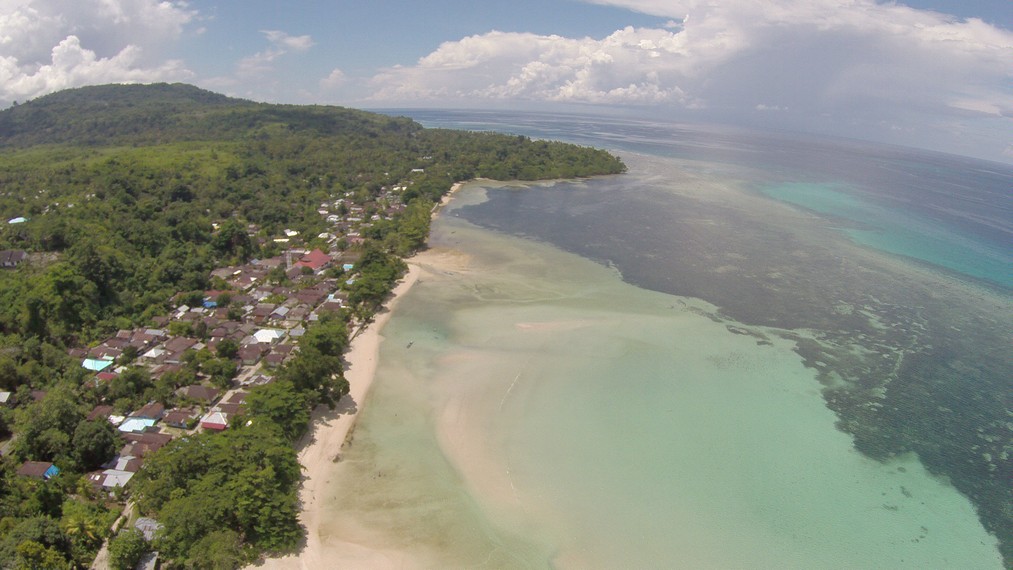 pantai terindah di maluku - pantai sopapei