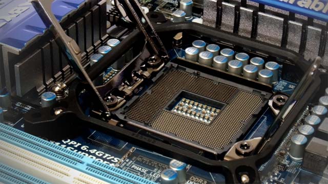 Membeli Motherboard Komputer