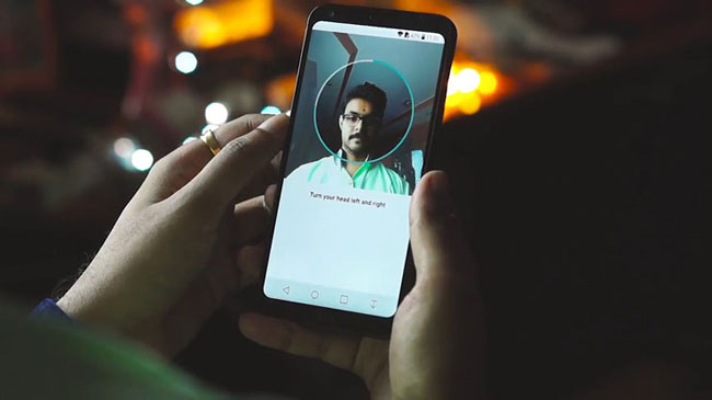 Smartphone dengan Fitur Face Unlock