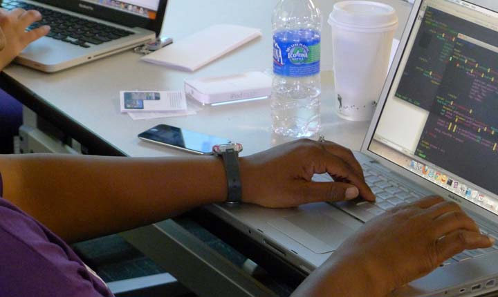 Aplikasi belajar coding terbaik