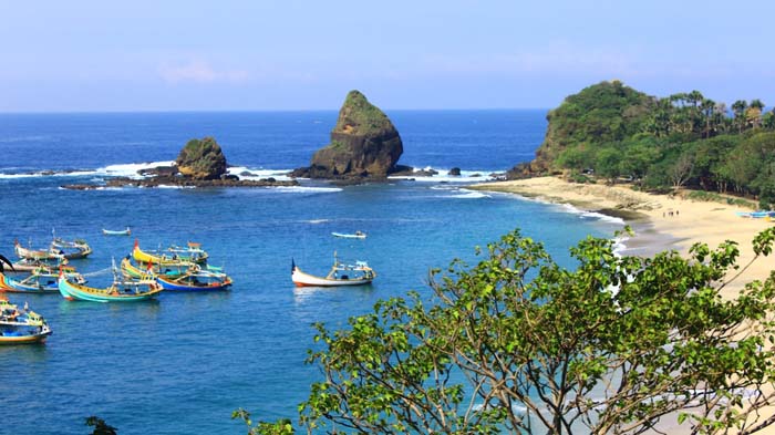 Wisata Pantai Terbaik di Jember