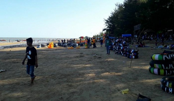 Pantai Manggar Segara Sari