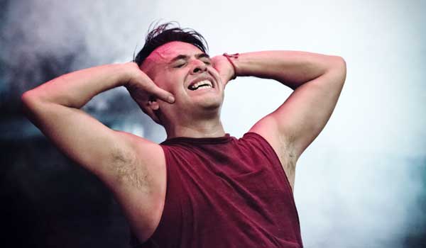 Bahaya berita hoaks membuat orang mudah marah