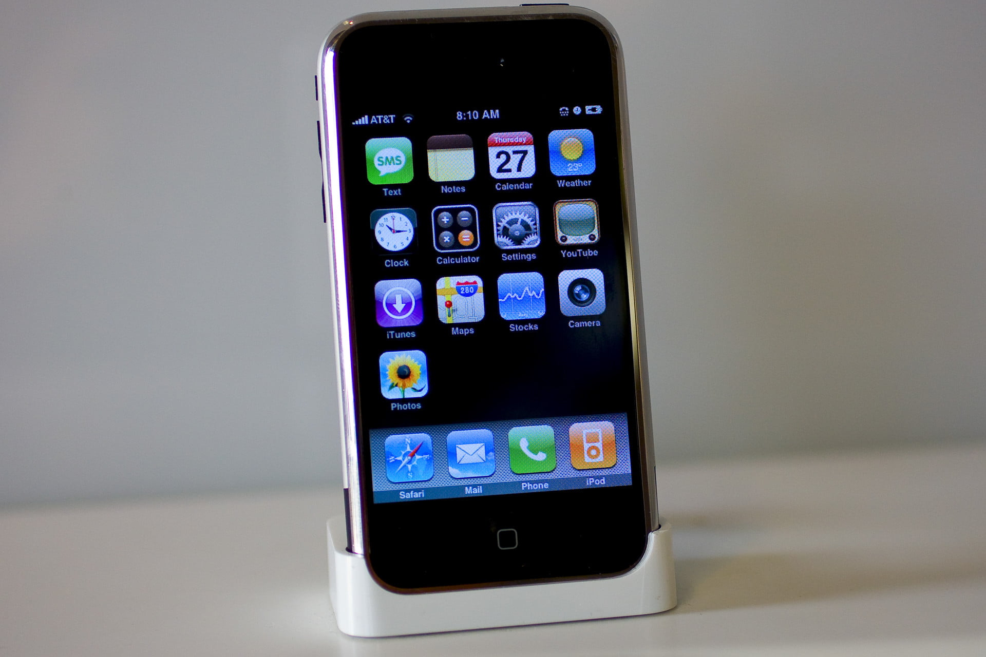 Айфон 1 какого года. Apple iphone 1. Apple iphone 2007. Айфон 1 2007. Айфон 1g.