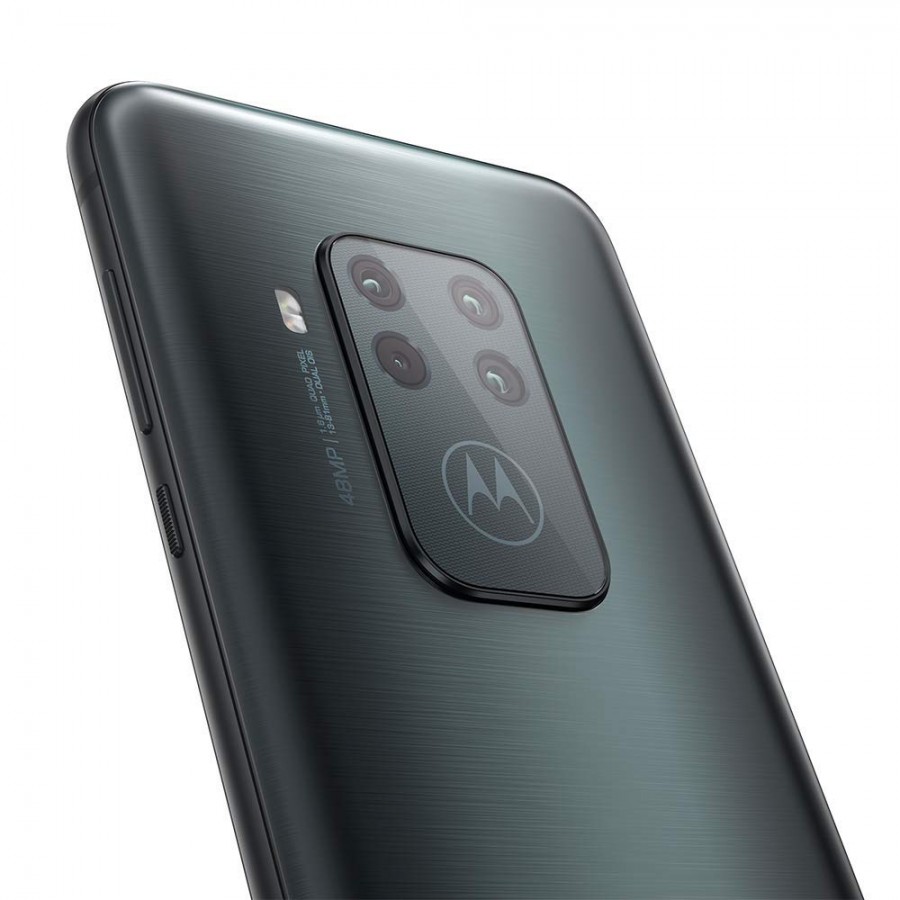 Motorola One Zoom