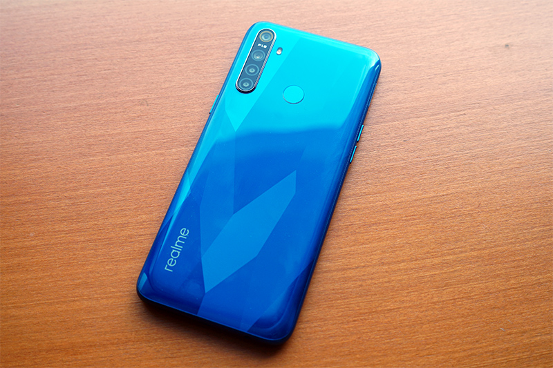 smartphone dengan Snapdragon 665